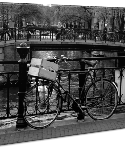 Een fiets bij de Amsterdamse grachten