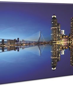 Rotterdamse skyline met weerspiegeling